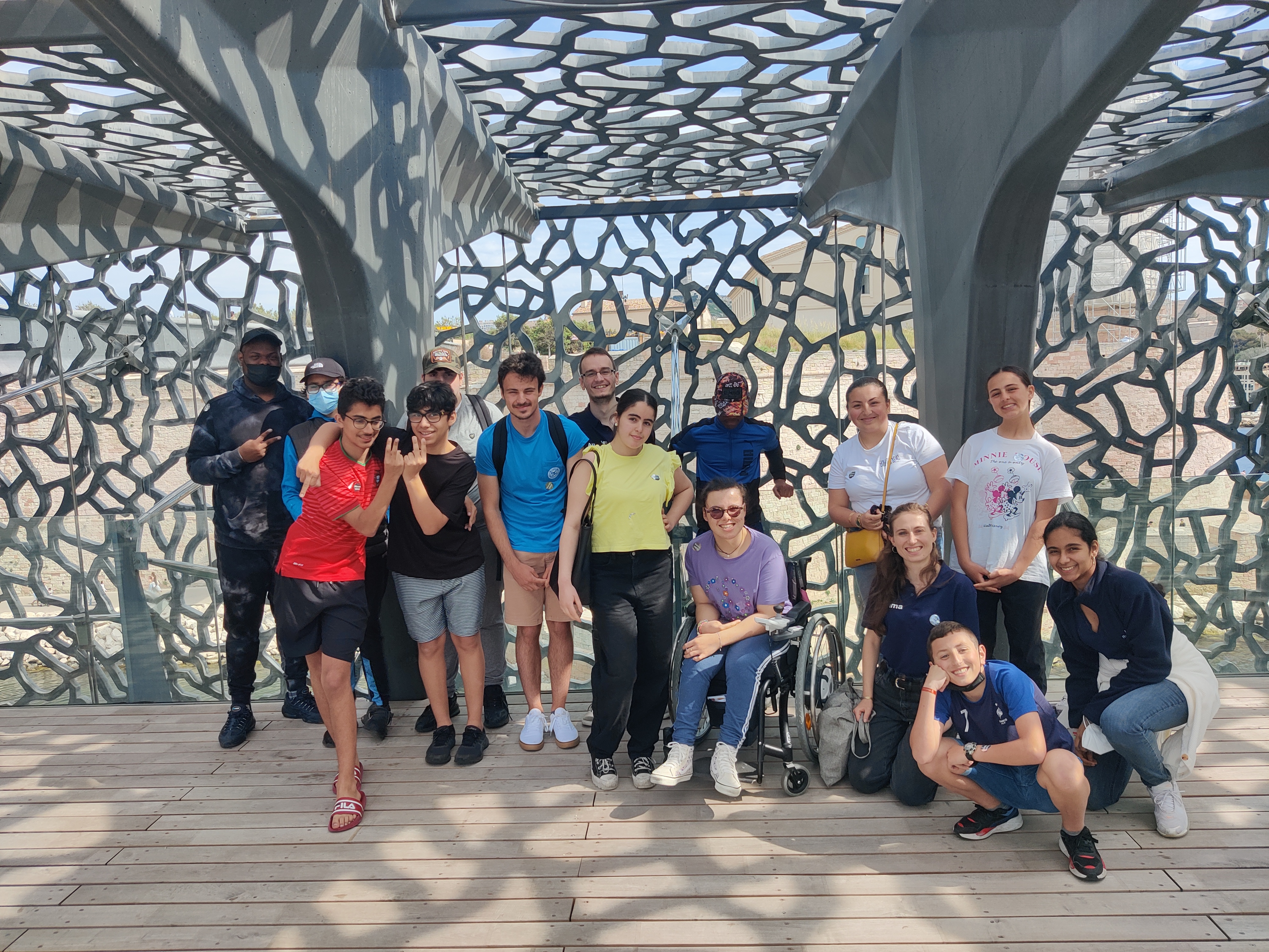 Groupe de tutorés HTTP sur le toit du Mucem