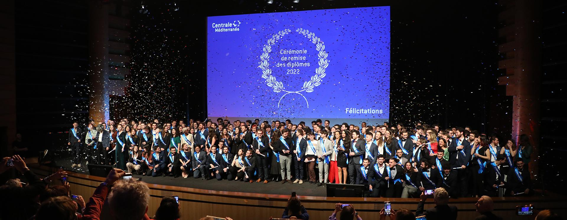 Scène de la remise de diplômes 2023