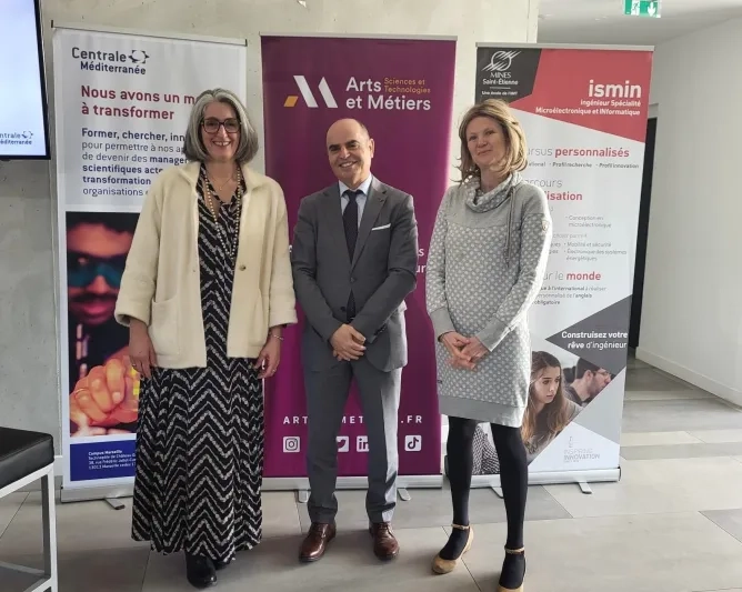 Directrice de Centrale Méd avec le directeur des Arts et la directrice des Mines