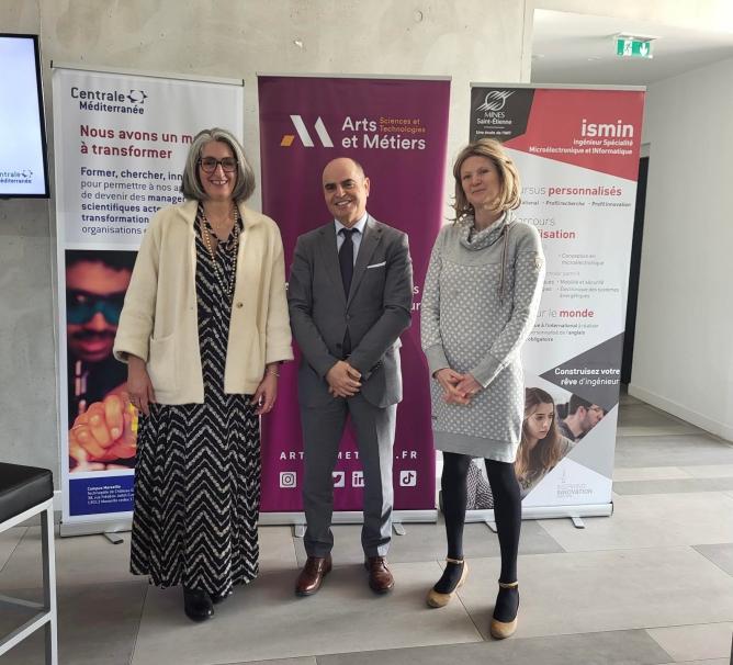 Directrice de Centrale Méd avec le directeur des Arts et la directrice des Mines