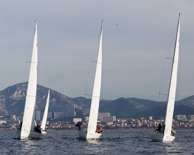 3 bateaux dans la rade de Marseille