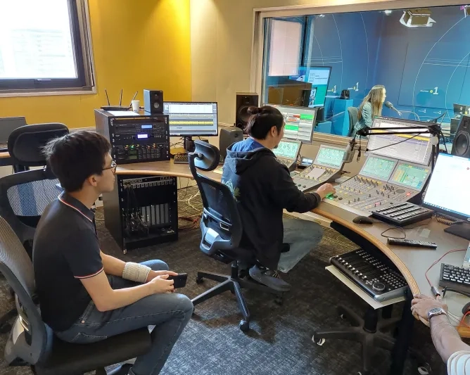 Sithia Do Thong dans les coulisses de France Télévisions