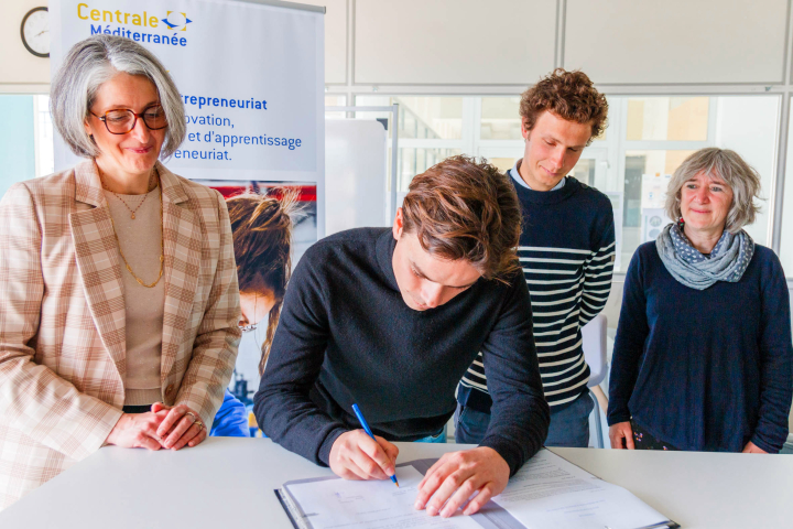 Signature de la convention
