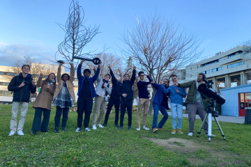 Membres du projet EOS devant le campus de Marseille