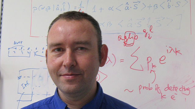 Portrait de Thomas Durt, enseignant-chercheur en physique quantique